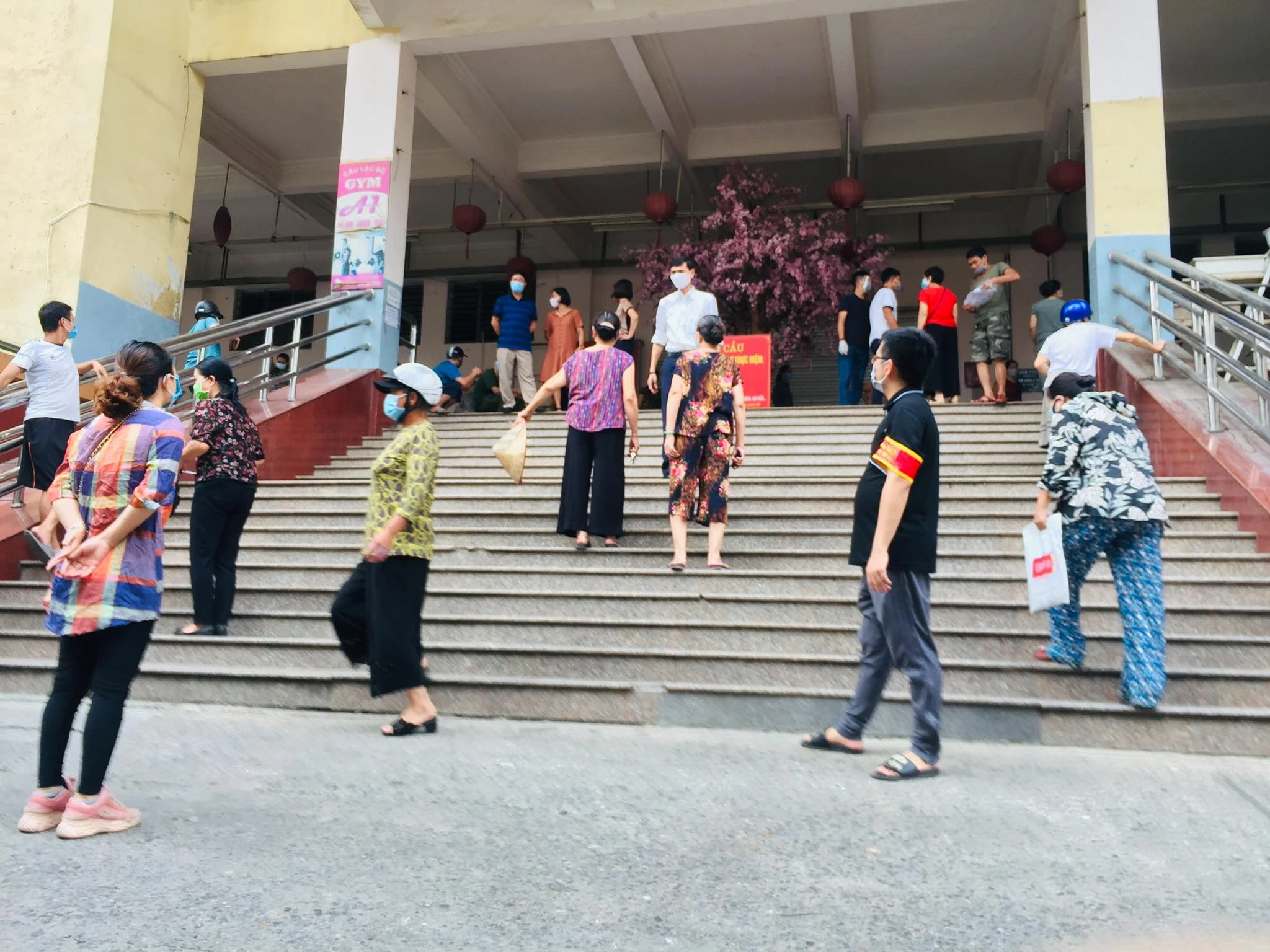 Phong tỏa tạm thời chợ Hà Đông.