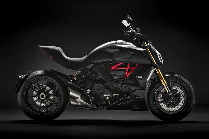 =3. Ducati Diavel 1260S (thời gian tăng tốc từ 0-96 km/h: 2,5 giây).