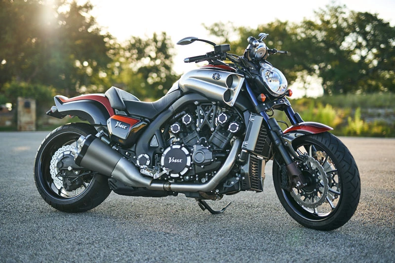 =3. Yamaha VMax 2010 (thời gian tăng tốc từ 0-96 km/h: 2,5 giây).