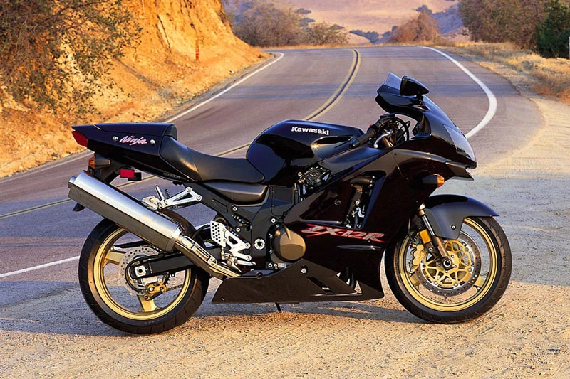 5. Kawasaki Ninja ZX-12R 2003 (thời gian tăng tốc từ 0-96 km/h: 2,59 giây).