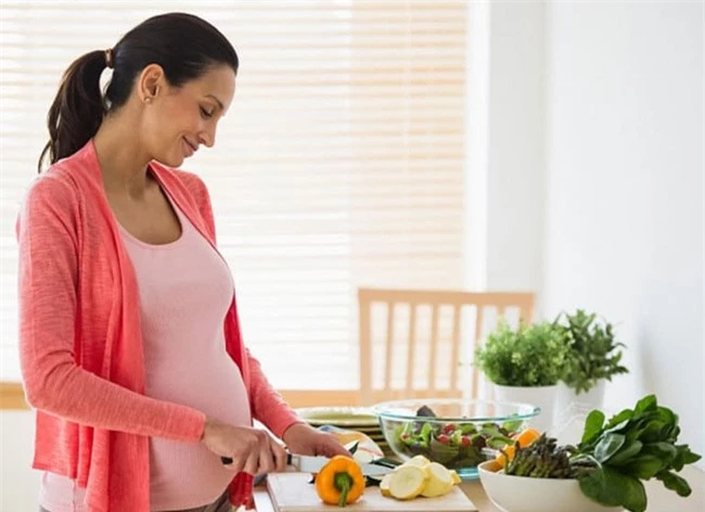 Điểm danh những loại thực phẩm tốt trong mùa dịch cho phụ nữ mang thai - Ảnh 4.