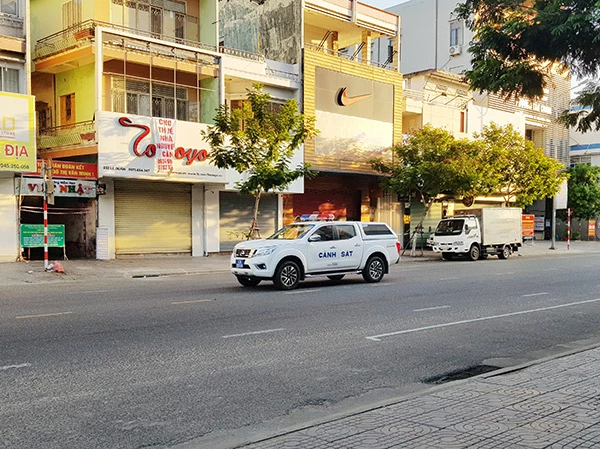 Xe cảnh sát tuần tra trên đường phố Đà Nẵng trong những ngày  toàn TP "ở yên một chỗ"