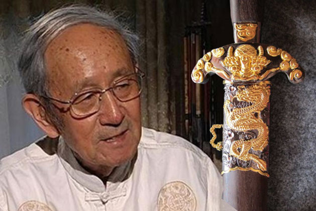 Ông cụ mang thanh Thượng phương bảo kiếm ra kiểm định, chuyên gia thảng thốt trong 3 giây: Xin hỏi cụ mang họ gì?