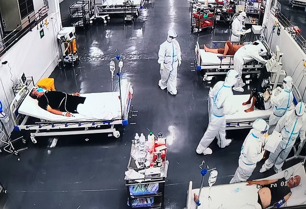 Đưa robot vào điều trị bệnh nhân COVID-19 nặng tại Bệnh viện Dã chiến 14 TP Hồ Chí Minh