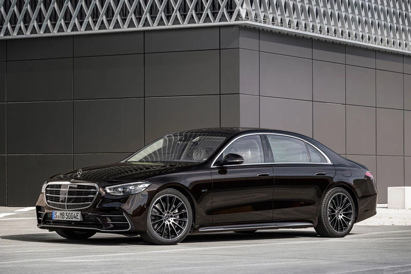 6. Mercedes-Benz S 580e.