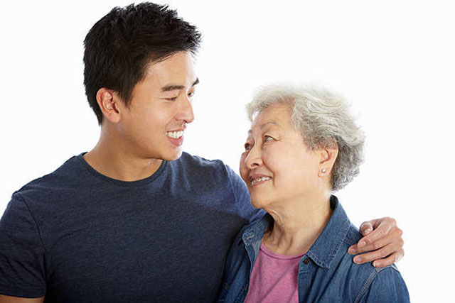 Vợ gợi ý tôi mời mẹ mình đi ăn nhà hàng, không ngờ không có lần sau