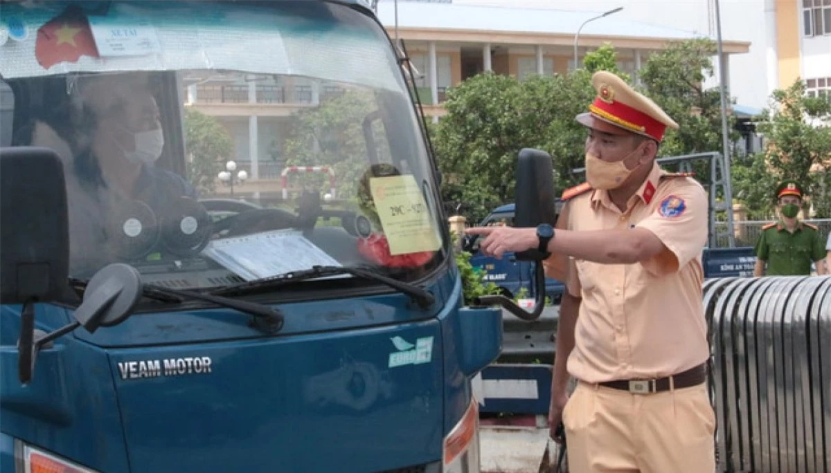 Bộ GTVT ban hành Hướng dẫn tạm thời về tổ chức giao thông, kiểm soát dịch đối với hoạt động vận tải bằng xe ô tô trong thời gian phòng, chống dịch Covid-19.