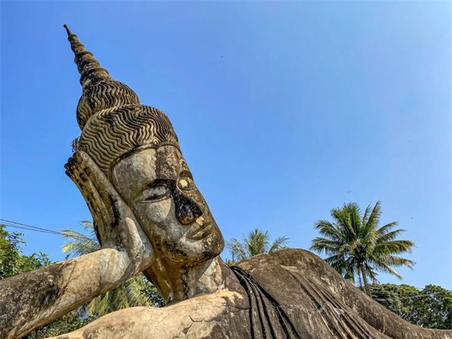 Di tích kỳ lạ của một phù thủy điêu khắc: Không có chánh điện thờ Phật, nhiều bức tượng khiến người xem lạnh gáy - Ảnh 2.