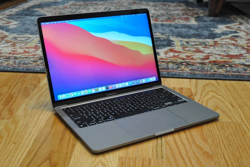 4. MacBook Pro 13 inch chip Apple M1 2020 (thời lượng pin: 16 giờ 32 phút).