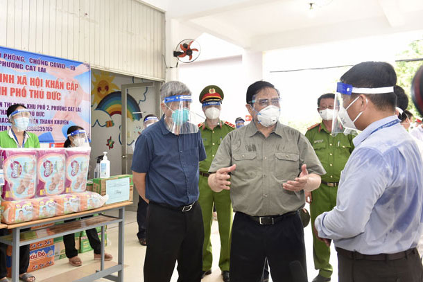 Thủ tướng yêu cầu dồn lực chăm lo cho nhân dân, tận dụng ‘thời gian vàng’ để đẩy lùi dịch bệnh nhanh nhất