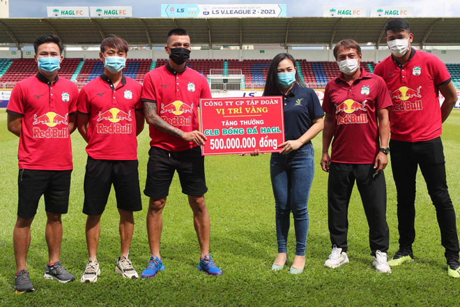 HAGL nhận thưởng nửa tỷ đồng từ một CĐV đặc biệt