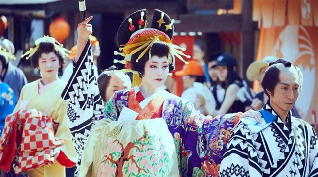 Oiran - kỹ nữ cao cấp thời Edo tại Nhật: Nhan sắc lộng lẫy, thu nhập tiền tỷ và những bí mật ít người biết - Ảnh 4.