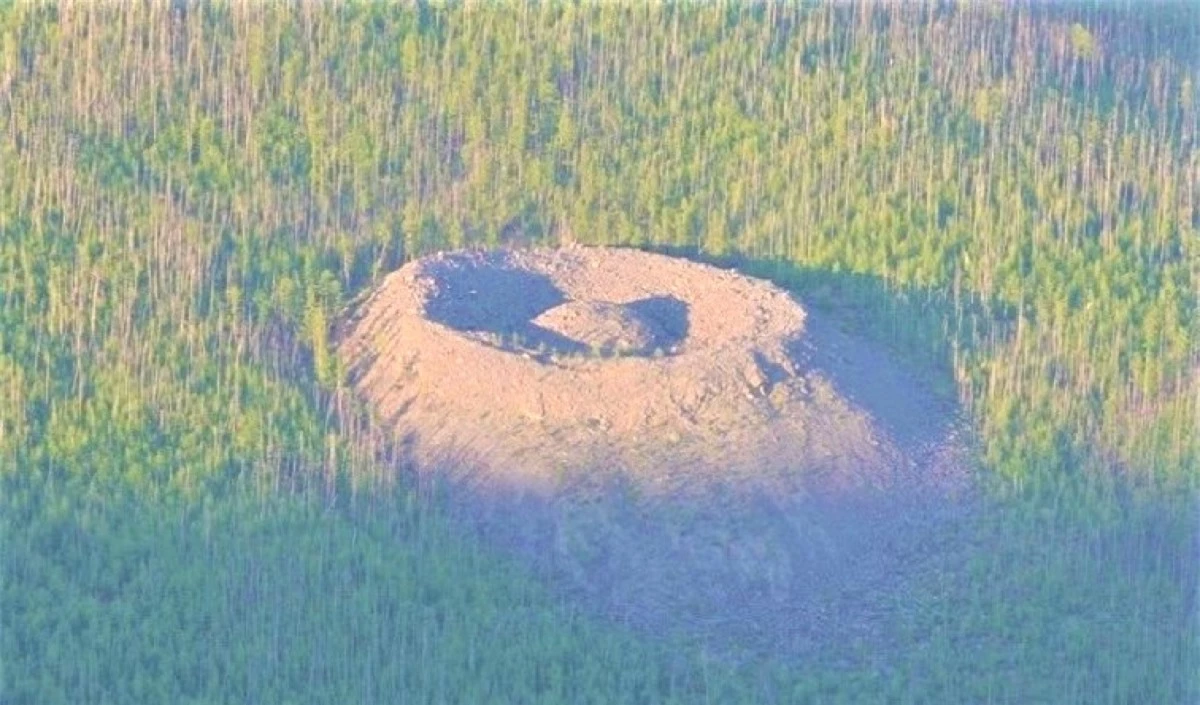 Hình ảnh “Tổ đại bàng lửa” bí ẩn tại vùng Irkutsk. Nguồn: Afrinik
