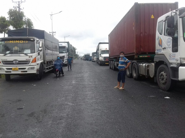 Không chỉ Cần Thơ, nhiều tỉnh tự ban hành “giấy phép con” khiến lái xe bức xúc