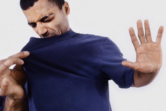 Những cách loại bỏ mùi hôi cơ thể đơn giản nhất khi hè về