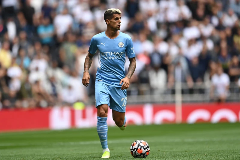 Hậu vệ phải: Joao Cancelo (Man City mua từ Juventus, 2019, 65 triệu euro).