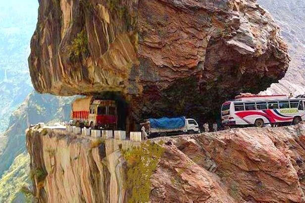 Khám phá 10 cung đường ấn tượng, hấp dẫn các phượt thủ