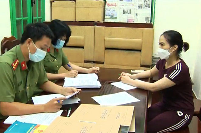 Khởi tố một cán bộ nhận 220 triệu đồng để cấp trái phép thẻ xe "luồng xanh"