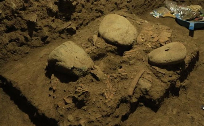 Phát hiện chấn động trong ngôi mộ 7.200 năm tuổi: Tiết lộ bí mật giới khoa học chưa từng biết đến! - Ảnh 1.