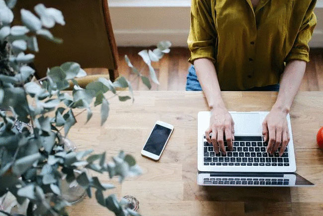 Sắp xếp bàn làm việc tại nhà theo đúng phong thủy