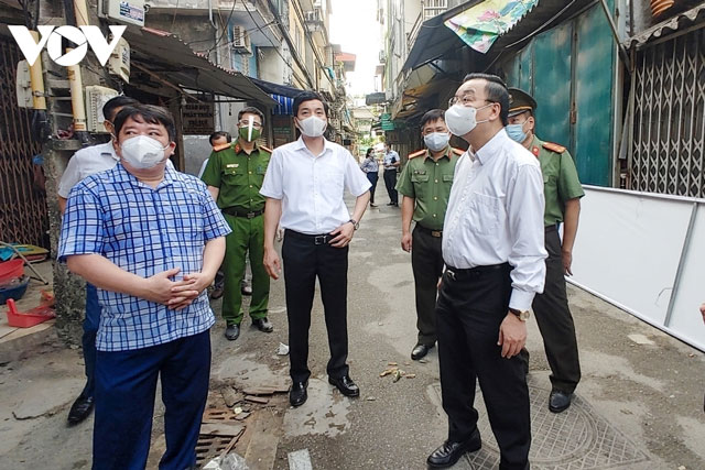 Hà Nội đưa nhiều F1 tại “điểm nóng” Thanh Xuân Trung đi cách ly tập trung