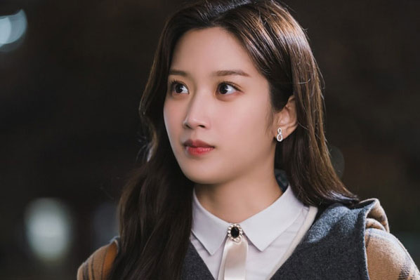 Về quê tôi bị họ hàng bóng gió "vụng về thì trả lại nơi sản xuất", chồng chỉ ngó vào đủ khiến ai nấy đỏ mắt ghen tị