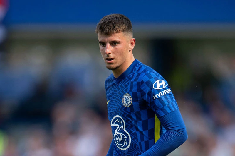 Tiền vệ trung tâm: Mason Mount (Chelsea).