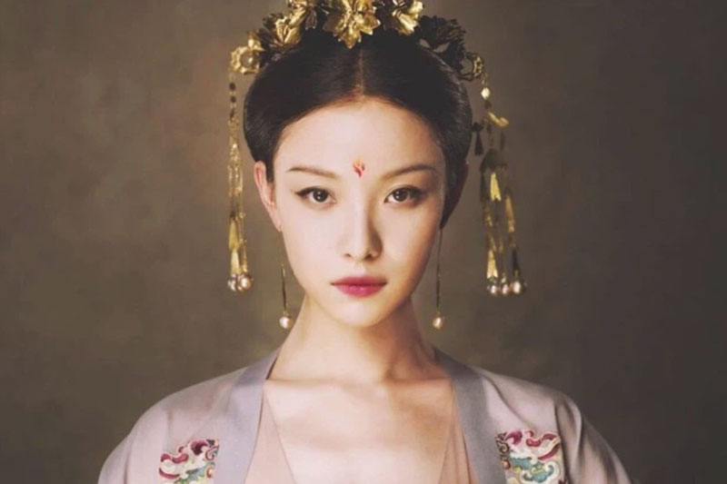 Nữ nhân này được độc sủng hậu cung, đem vinh hoa về cho mẫu tộc, nhưng cuối đời lại từ chối gặp mặt Hoàng đế vì lý do xót lòng
