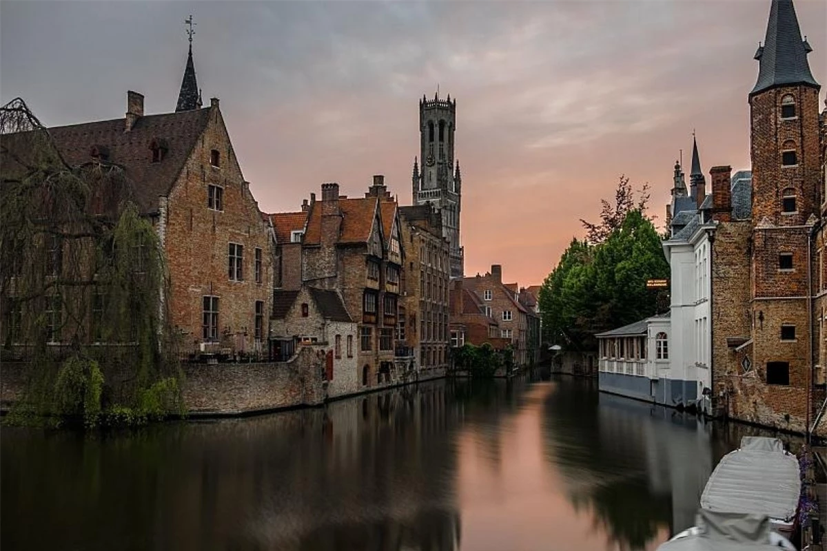 Điểm check-in nổi tiếng Rozenhoedkaai tại Bruges.Nguồn: Elijah G