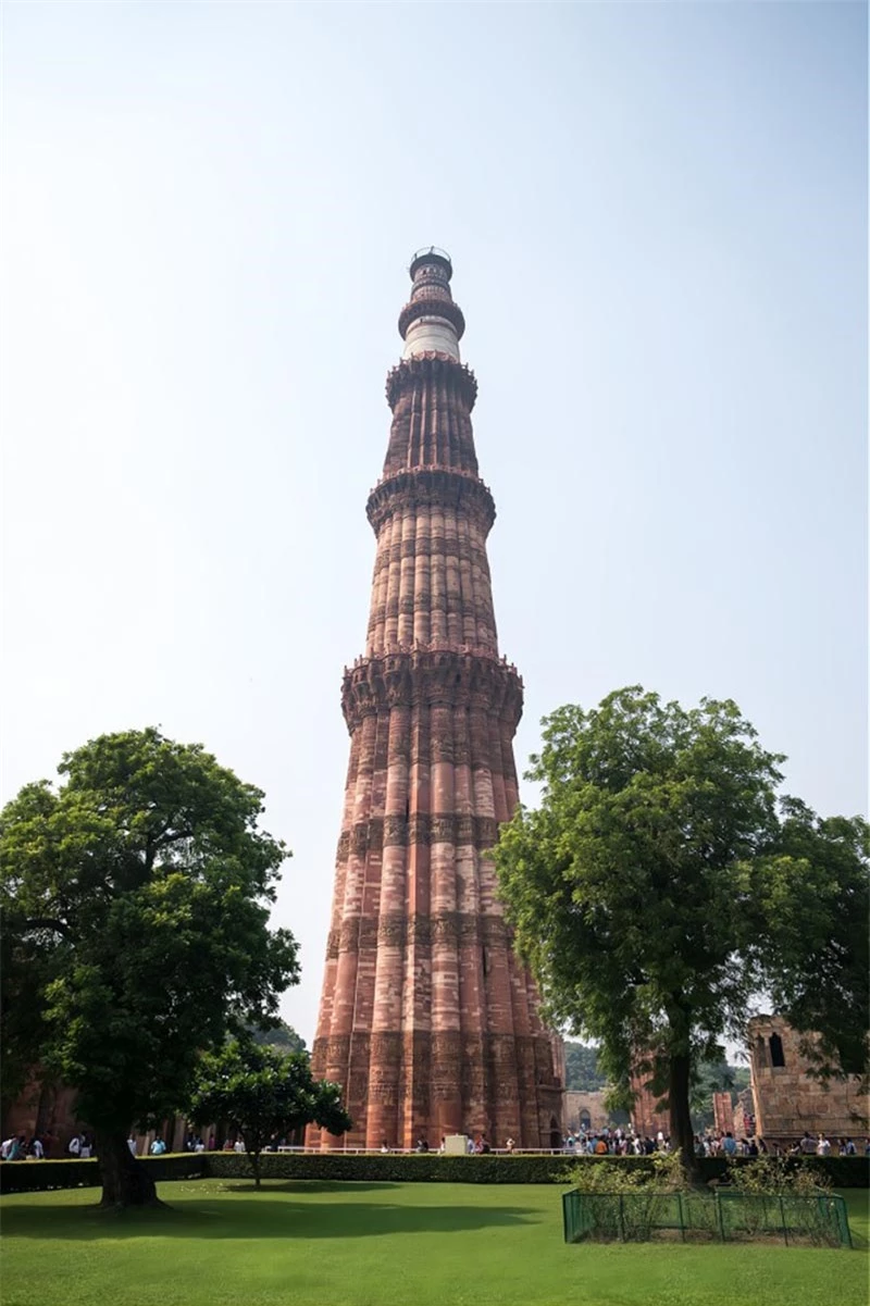 Tòa tháp bằng gạch cao nhất thế giới giống hệt ống khói, được người Ấn Độ tôn sùng như vật báu 3