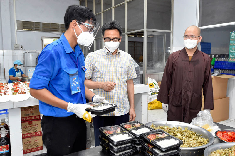 Lan toả yêu thương, nghĩa đồng bào đẩy lùi đại dịch