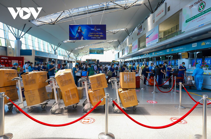 Chùm ảnh bác sĩ miền Trung lên đường tiếp sức chống dịch COVID-19