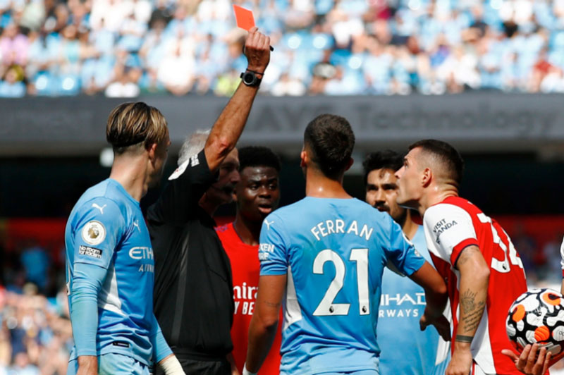 Arsenal lụn bại vì biết sai vẫn cố tình làm