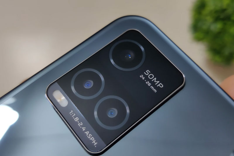 Trên tay Vivo Y33S: RAM 8 GB, 3 camera sau, pin 5.000 mAh, giá rẻ bất ngờ