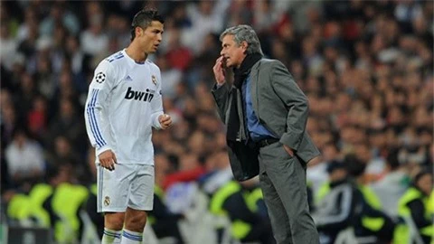 Mourinho nói gì khi MU chiêu mộ Ronaldo?