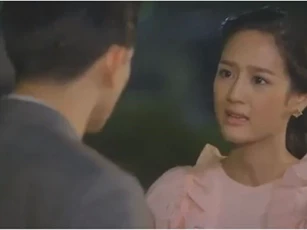 Chế nhạo vợ cũ tái hôn mà không tổ chức cưới hỏi, nhưng khi tận mắt chứng kiến cảnh tượng bất ngờ, chồng đành ngậm ngùi quay gót