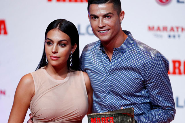 Bạn gái của Cristiano Ronaldo: Từ nhân viên bình thường tại Gucci tới cô nàng được siêu sao bóng đá thế giới hết mực cưng chiều, đeo trên tay nhẫn 20 tỷ đồng