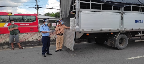 Tiền Giang: Xử phạt 2 công ty vận chuyển hàng vi phạm nhãn hiệu hàng hóa