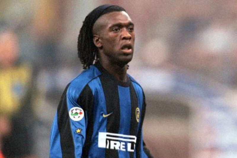 9. Clarence Seedorf (bán cho Inter Milan, 1999, lãi 15,9 triệu euro).