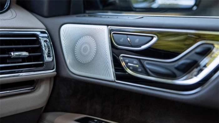 Lincoln Navigator 2022 ra mắt, trang bị công nghệ lái bán tự động 10
