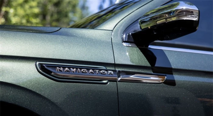Lincoln Navigator 2022 ra mắt, trang bị công nghệ lái bán tự động 13