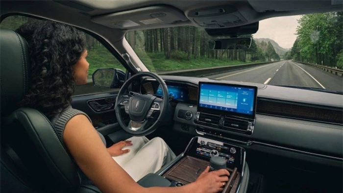 Lincoln Navigator 2022 ra mắt, trang bị công nghệ lái bán tự động 2