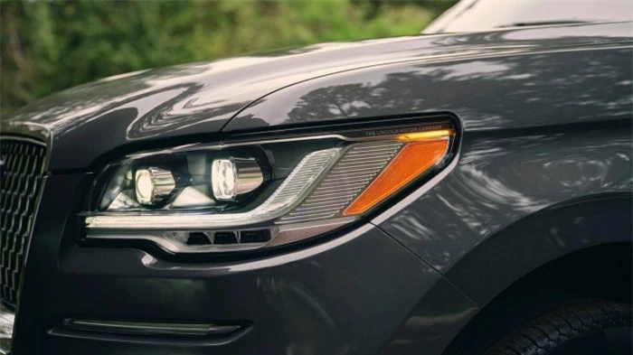 Lincoln Navigator 2022 ra mắt, trang bị công nghệ lái bán tự động 20