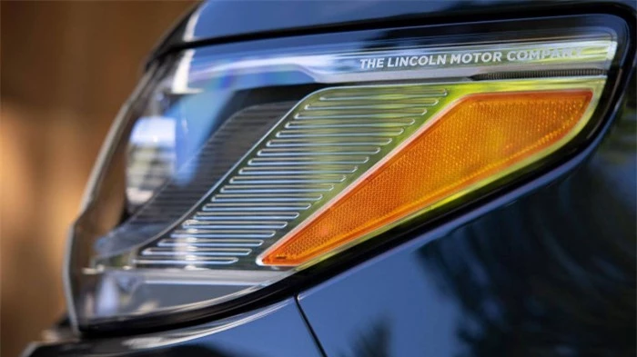 Lincoln Navigator 2022 ra mắt, trang bị công nghệ lái bán tự động 7