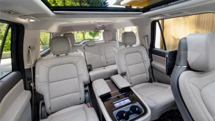 Lincoln Navigator 2022 ra mắt, trang bị công nghệ lái bán tự động 8