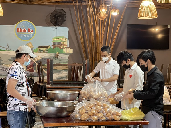 Quán cơm 0 đồng giữa mùa dịch
