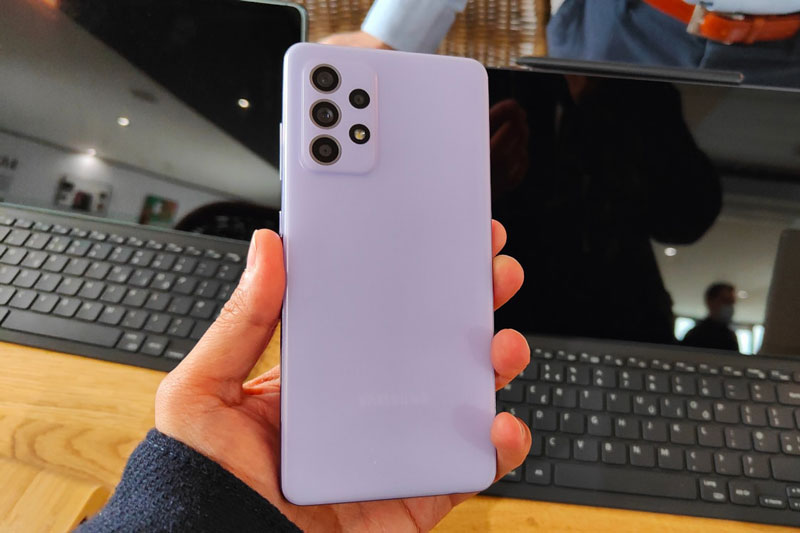 Trên tay Samsung Galaxy A52s 5G: Chip S778G, RAM 8 GB, IP67, giá hơn 11 triệu