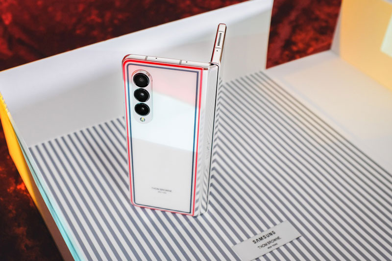Ngắm Samsung Galaxy Z Fold3 Thom Browne Edition, giá 84 triệu đồng