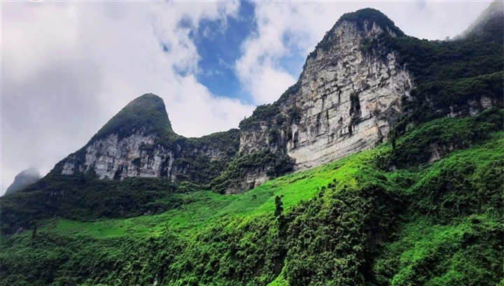Đường chinh phục ‘Vách đá thần’ trên đỉnh núi Cô Tiên hớp hồn dân du lịch - 2