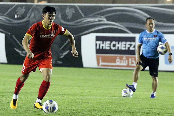 Quế Ngọc Hải tập sút phạt đền trước khi đấu Saudi Arabia